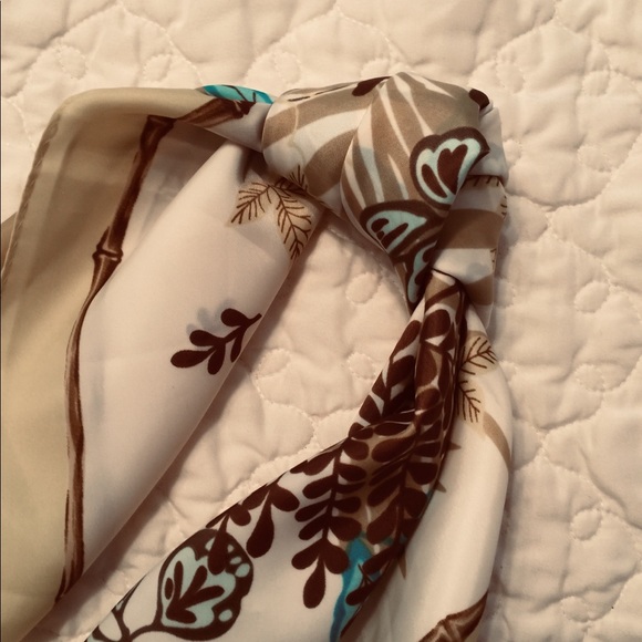 Ladies Spring Scarf - Picture 4 of 4